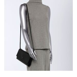 SIMPLE VERA - Vera Wang Elegant Black Crossbody Bag with Modern Appeal